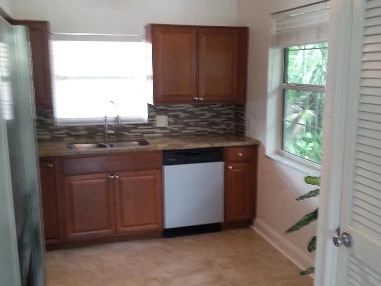 KITCHEN W/NOOK