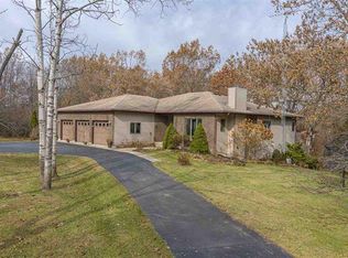 312 Wild Cherry Dr, Dixon, IL 61021