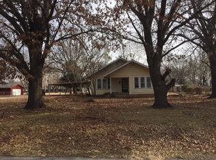 701 SW 3rd St, Lindsay, OK 73052