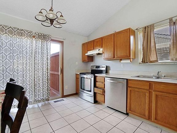 4th image of 533 River Pebble Dr