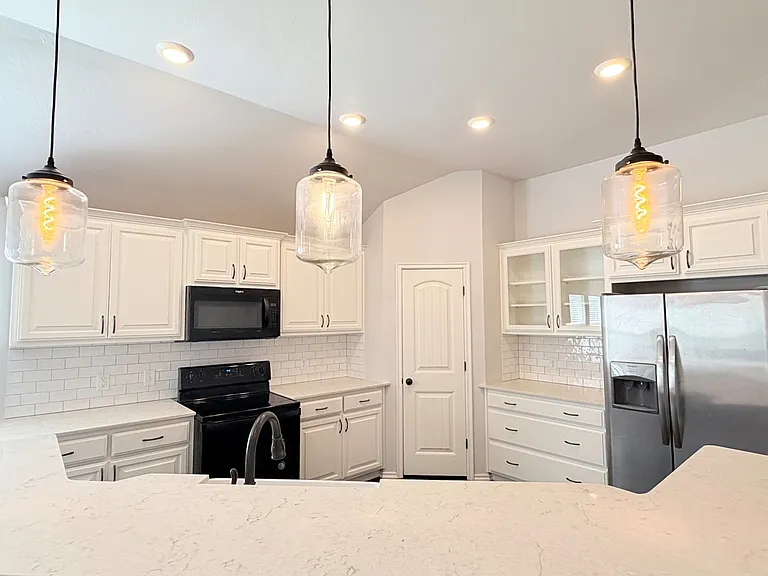 18600 Luna Dr — Photo 5