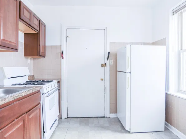 4726 W Addison St APT 3B, Chicago, IL 60641