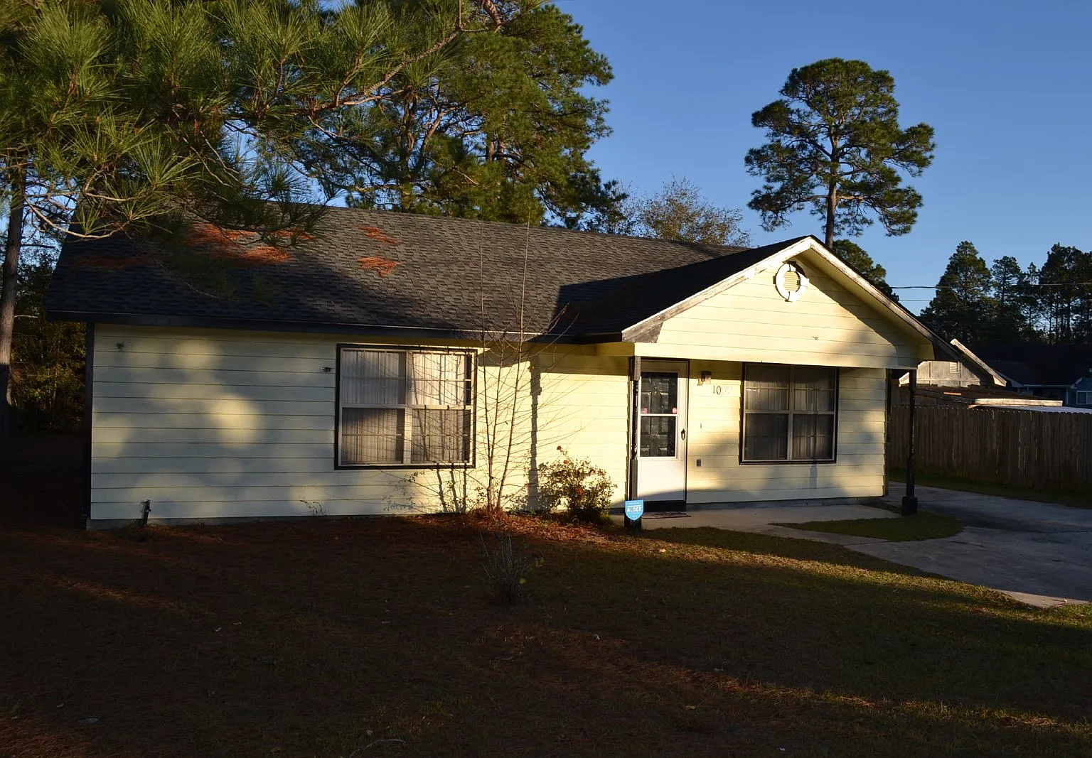 3 bed, 2.0 bath, 1120 sqft, $1,375 — Photo 1