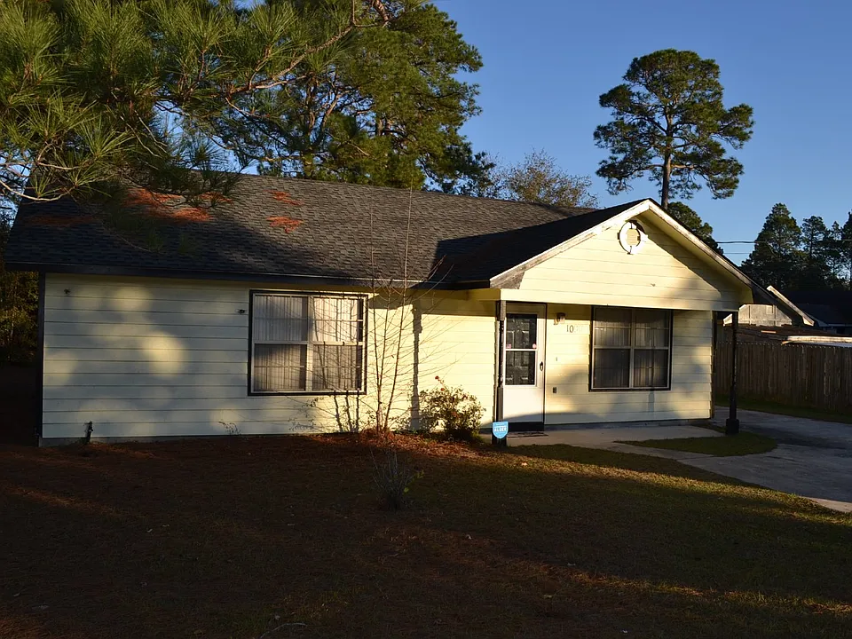 1099 Pineland Ave