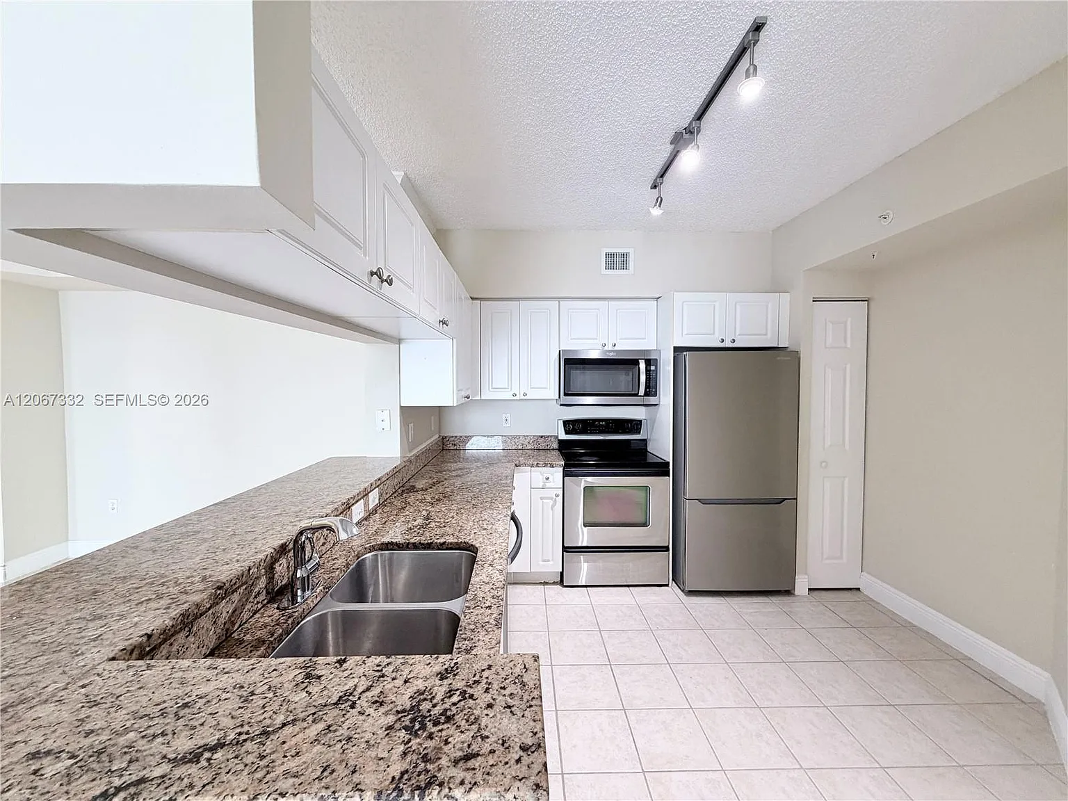 Porto Bellagio Condo — Photo 3