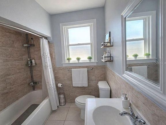 3rd image of 2737 W Spruce St