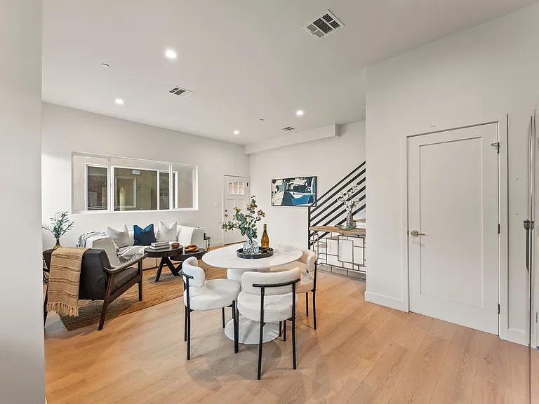 19025 Bassett Street — Photo 6