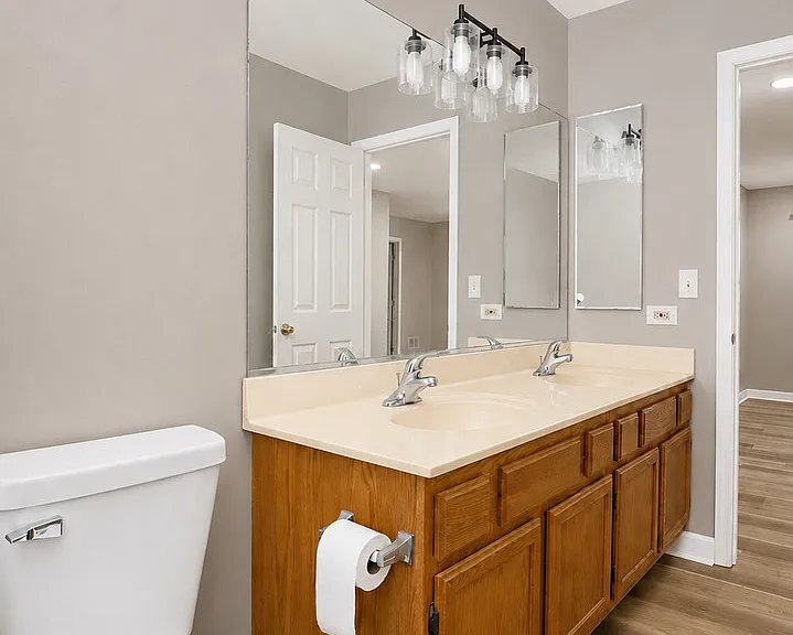 651 Lancaster Cir — Photo 32
