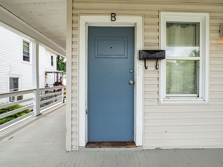 926 Winona — Photo 4