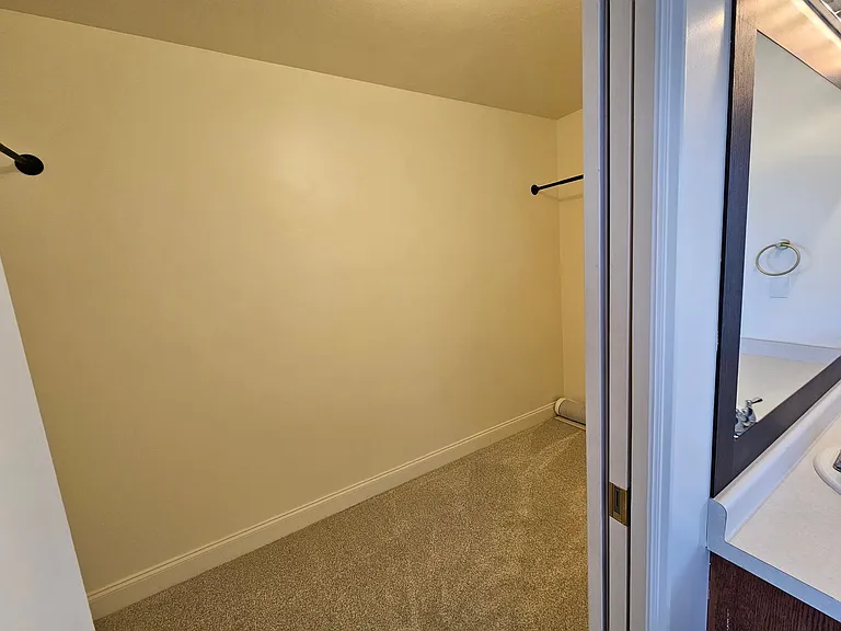 4698 Colander Dr — Photo 46