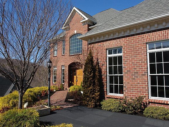 3rd image of 3828 Eagle Crest Dr