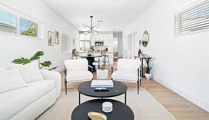3 bed, 1351 sqft, $4,999 — Photo 3