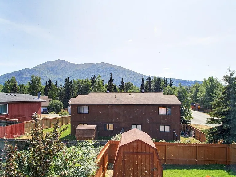 18610 Lowrie Loop — Photo 2