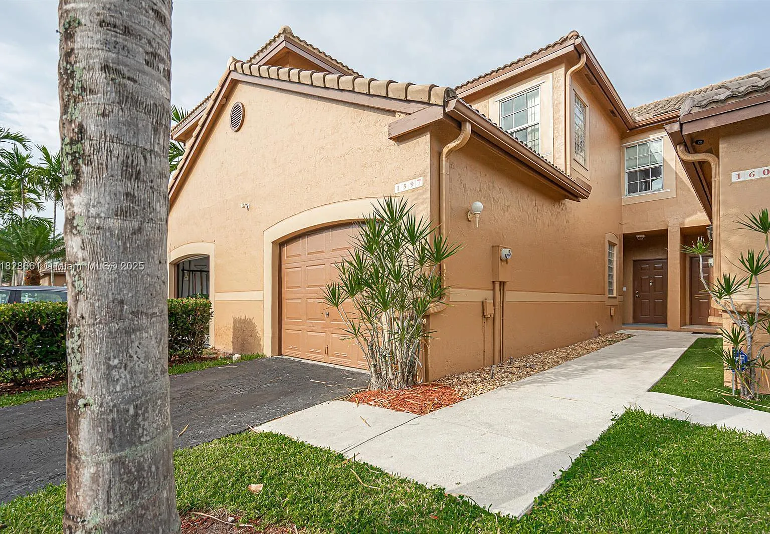 3 bed, 2.5 bath, 1500 sqft, $3,395 — Photo 1