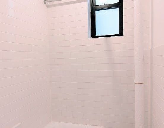 5th image of 213 W 16th St #One1r