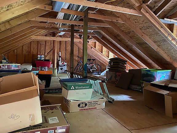3rd image of 1301 Valley View Dr