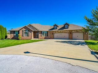 3109 W Knob Hill St, Springfield, MO 65810