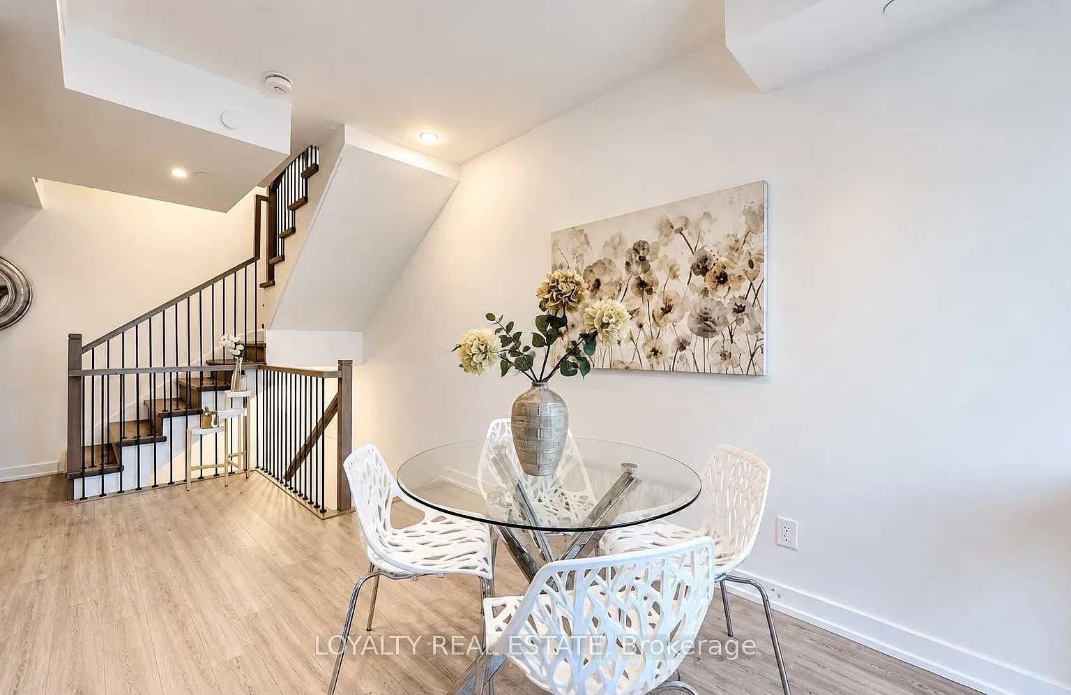 861 Sheppard Ave W — Photo 3