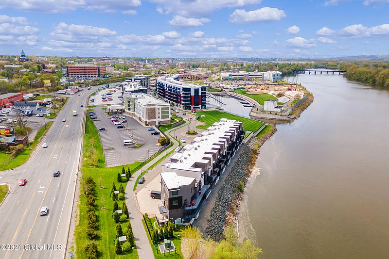 5th image of 304 Harborside Drive