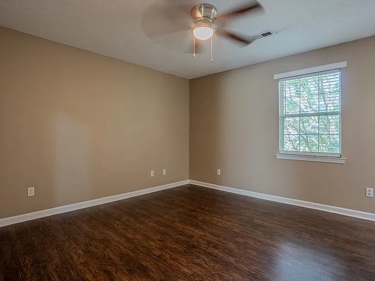 1433 Dustin Dr — Photo 12