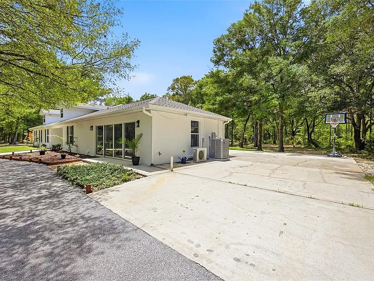 7050 NE State Road 121 — Photo 57