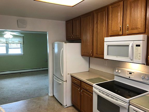 4th image of 85 Scarborough Pl