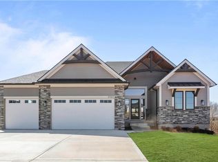 2520 NE Woodland Oak Cir, Lees Summit, MO 64086
