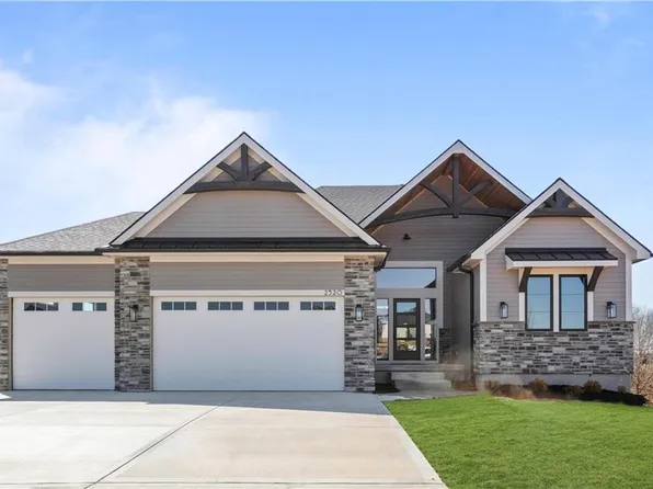 2520 NE Woodland Oak Cir, Lees Summit, MO 64086