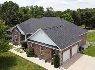 18910 Pleasant View Dr, Lebanon, MO 65536
