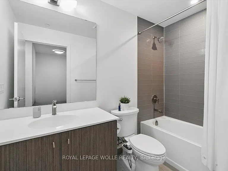 15 Wellington St S #1204 — Photo 8