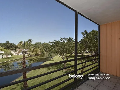 121 Royal Park Dr #3A Photo 1