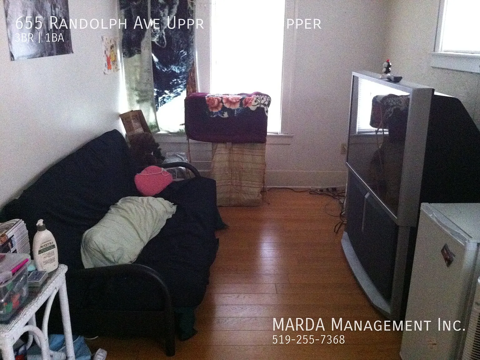 Three bedroom upper behind ENG Building! — Photo 2