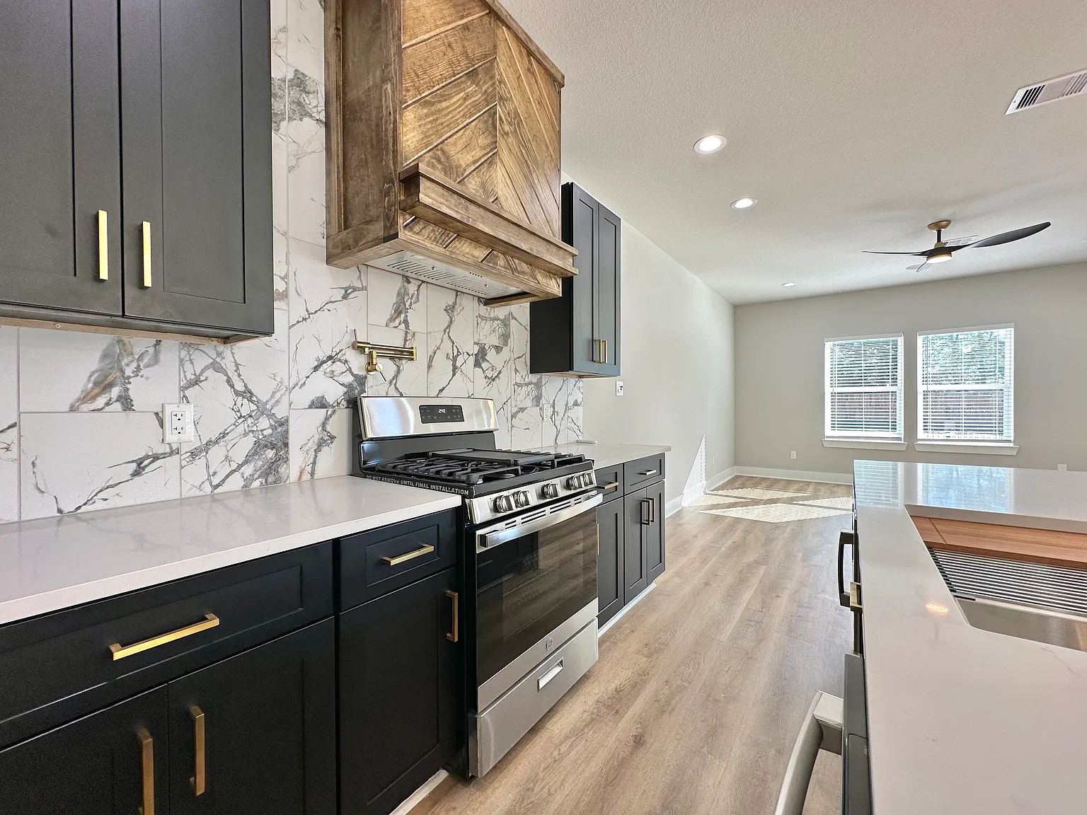 2444 Carmel St — Photo 2