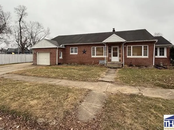 157 N 11th St, Clinton, IN 47842