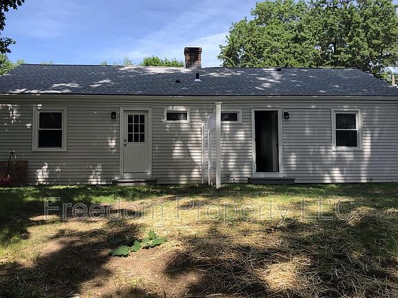 3rd image of 38 Elmhurst Cir