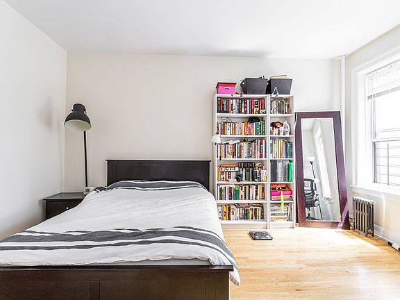 5th image of 3805 Crescent St APT 3E