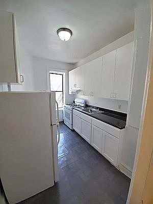 2nd image of 902 44th St #B26