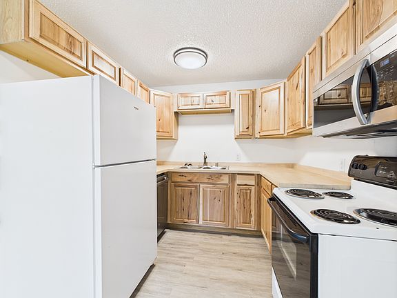 4th image of 2663 Turner St #6