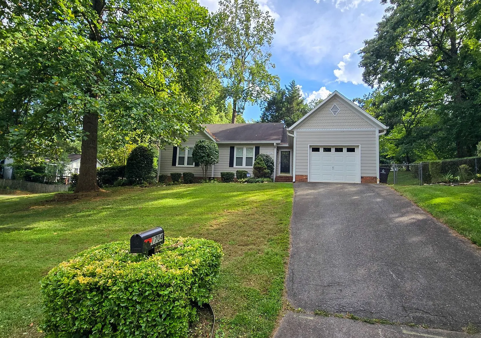 1704 Gales Court — Photo 2