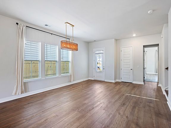 4th image of 1014 Shore Lap St