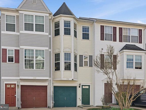 2nd image of 1318 Hampshire Dr #D