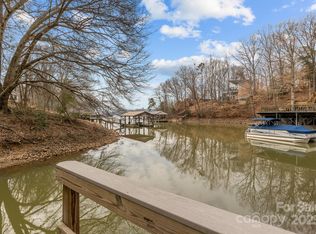 221 Island Terrace Rd, Statesville, NC 28677