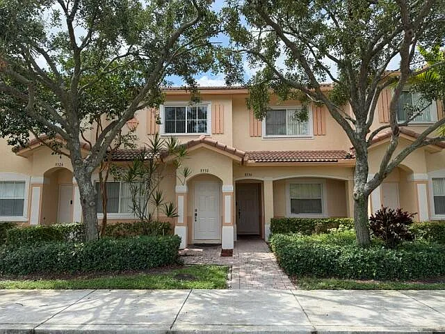 8330 SW 29th St #103 — Photo 2