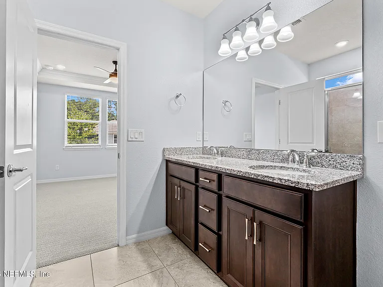 14407 Spring Light Cir — Photo 32