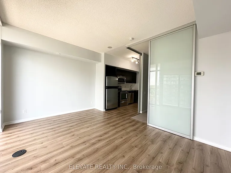 103 The Queensway #1110 — Photo 5