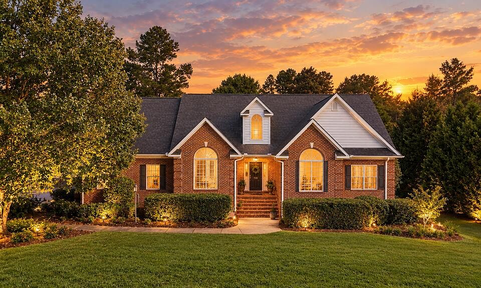 1st image of 713 Fairway Lakes Rd
