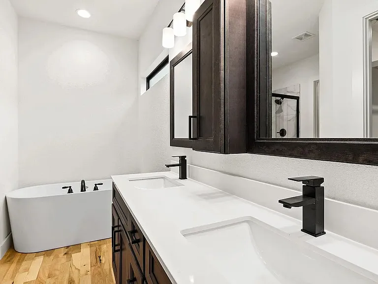 105 & 107 E Maplewood Ln — Photo 11