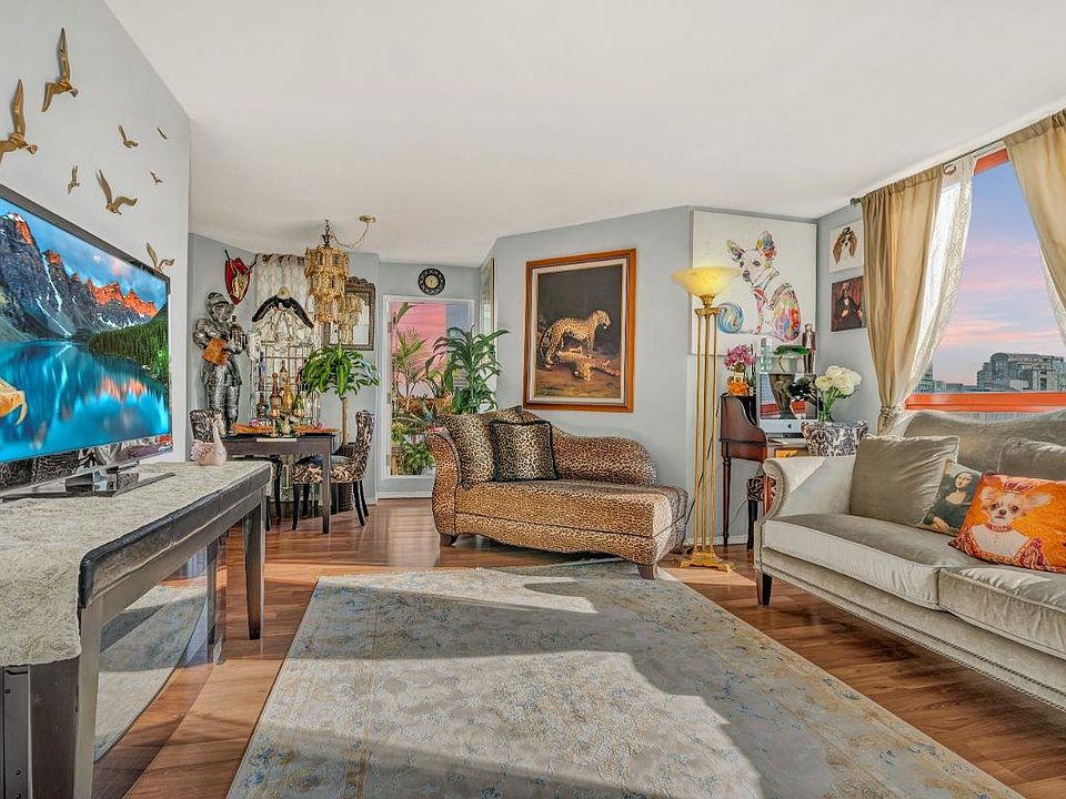1st image of 811 Helmcken St #1904