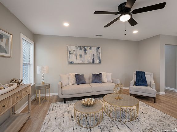 3rd image of 858 HARRIMAN PL