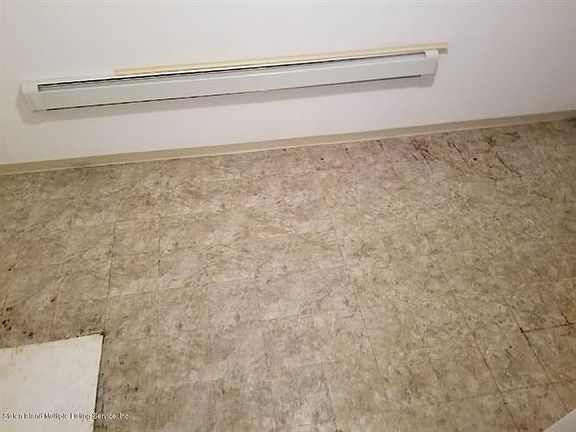 2nd image of 118 Goodall St